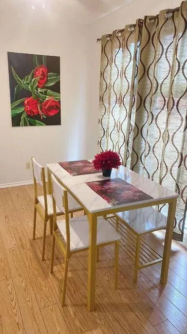 5 Guests, 2Bedroom,2Queen Bed, 1Sofa Bed And 1Bath 卡加利 公寓