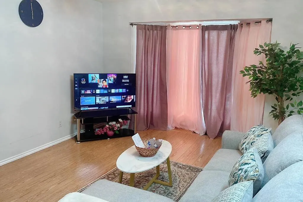 5 Guests, 2Bedroom,2Queen Bed, 1Sofa Bed And 1Bath 卡加利