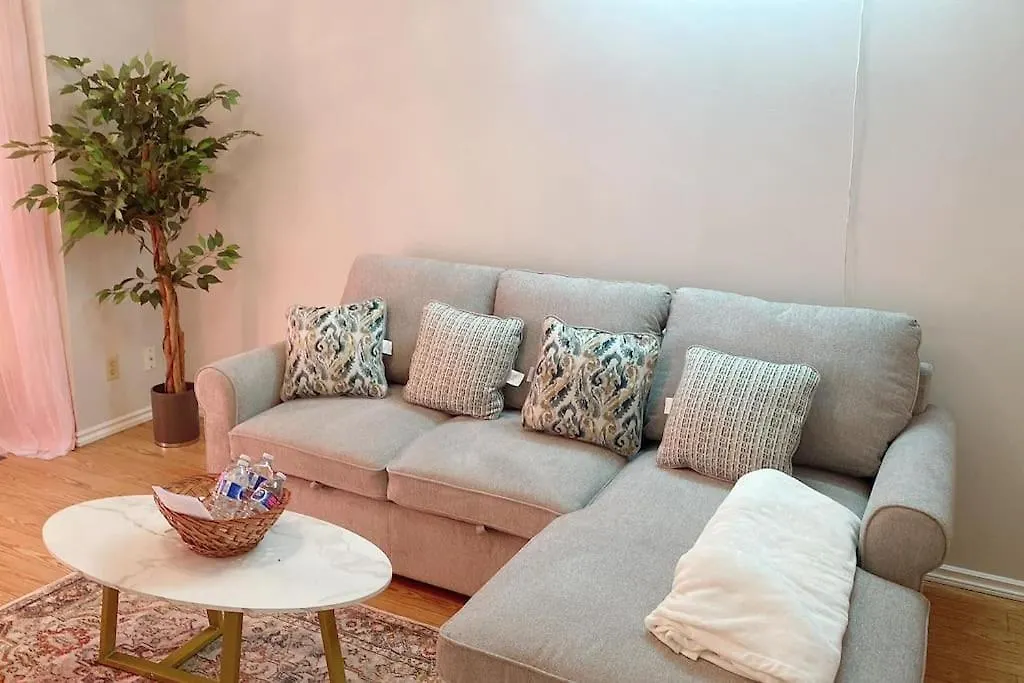 5 Guests, 2Bedroom,2Queen Bed, 1Sofa Bed And 1Bath 卡加利