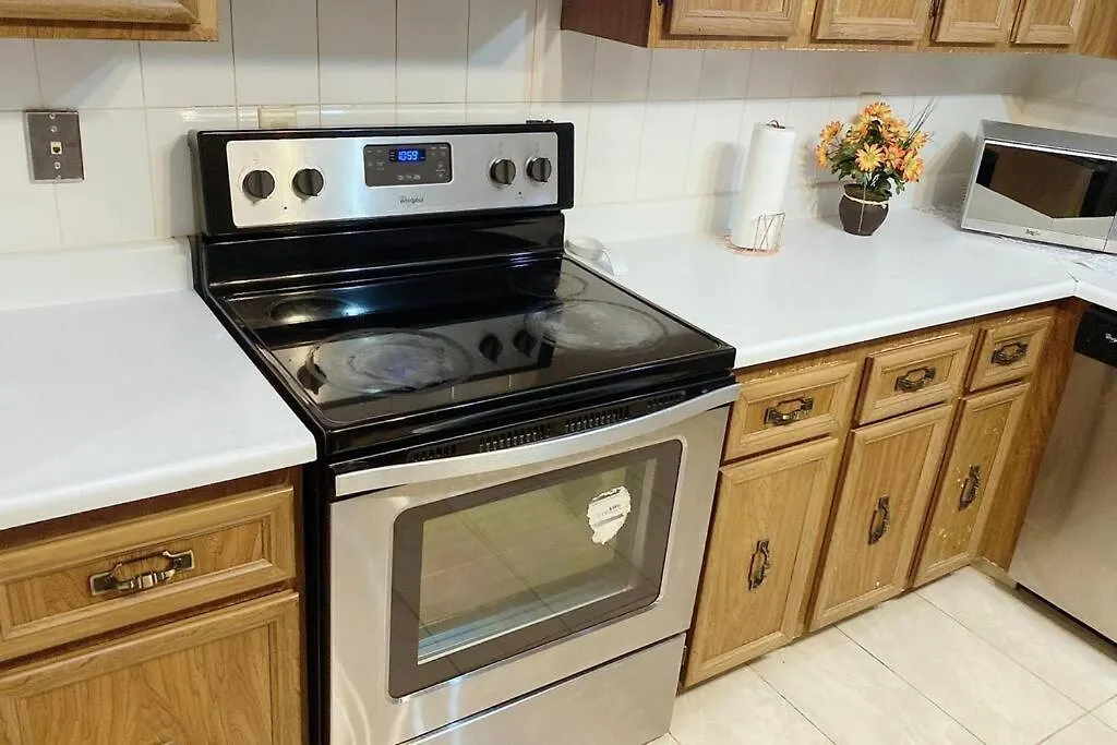 5 Guests, 2Bedroom,2Queen Bed, 1Sofa Bed And 1Bath Calgary 0*,  Canada